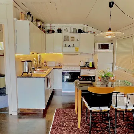 Landhaus At Hestsjoen Badeplass *